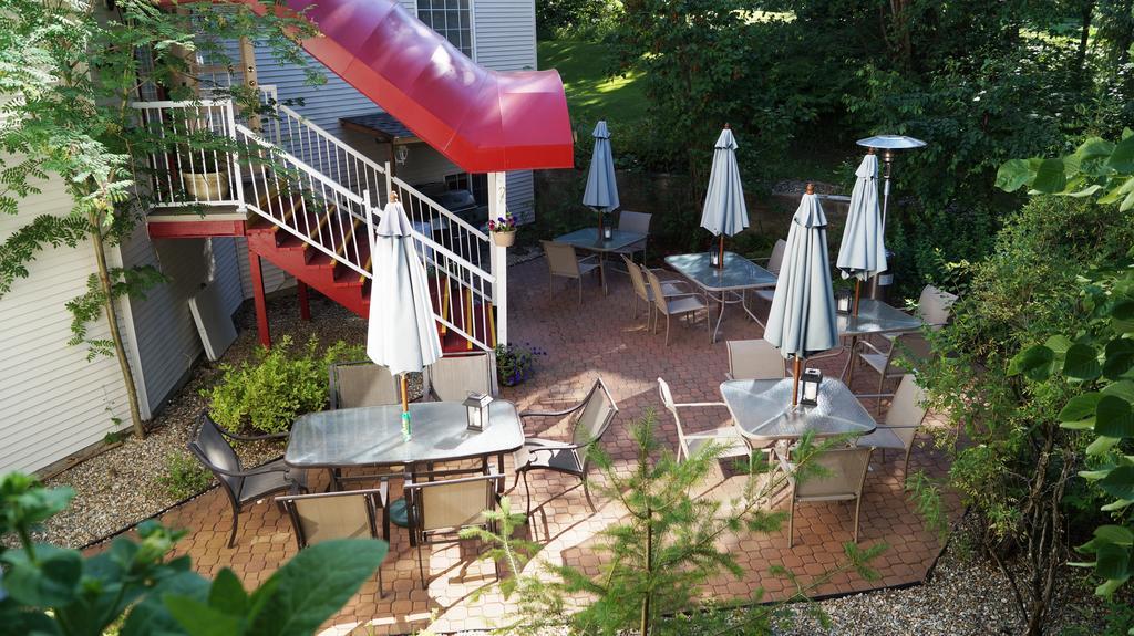 The Inn At The Ninth Hole Bed & Breakfast Salmon Arm Exterior foto